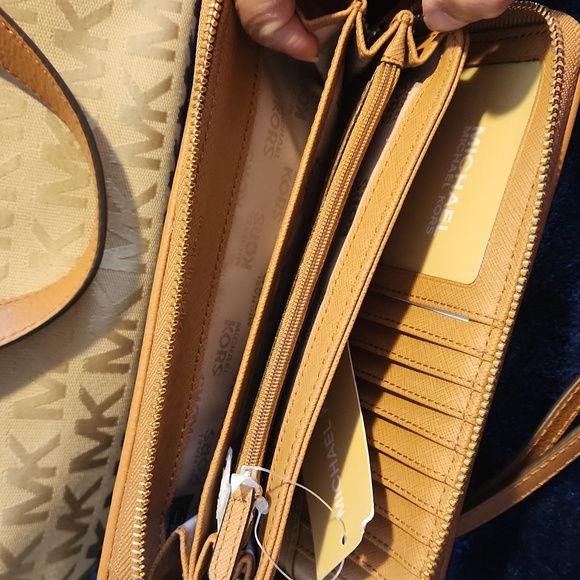Michael Kors Brand New Bag &Wallet Set - Picture 8 of 9